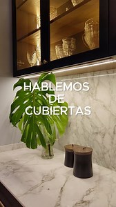 Hablemos de cubiertas sin pelos en la lengua. 💬 Ayer regresamos de visitar una cocina que pronto remodelaremos, y surgieron muchas dudas sobre las cubiertas, especialmente sobre el tipo, la durabilidad (manchas, rayas) y la textura. A petición del público y la cantidad de dudas que nos han transmitido, queremos crear una sección de preguntas y respuestas. 🤔💡 👉 1. ¿Cuáles son los tipos de cubiertas disponibles en el mercado? Las más comunes son el cuarzo, la piedra sinterizada, la madera y el