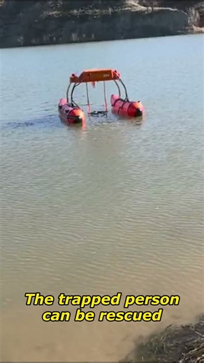Water rescue robot T8 The trapped person can be rescued through the robotic arm