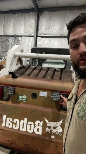 🚧✨ Check out these rechargeable magnetic warning lights! Perfect for heavy equipment and wide