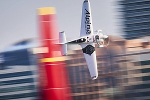 Watch Michael Goulian turn back the clock at the opening round of the 2018 Red Bull Air Race World Championship.