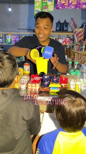 CENG & IYONK BUY SHOVEL TOYS 😂🪏#trendingshorts