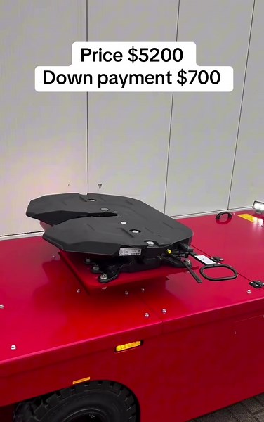 Meet the Trailer Mover 20TO ⚡ An electric tow tug for shunting semi-trailers up to 20 tons on flat surfaces. Easy to operate, no driving license required. Equipped with a 5th wheel king-pin coupler (optional height adjustable 110–140 cm), the TM20 is designed for pushing and pulling trailers up to 20,000 kg, especially empty or lightly loaded trailers. Thanks to large tyres and excellent ground clearance, it performs reliably indoors and outdoors, even on badly paved grounds. Features: ✔️ Power 