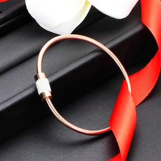 Pretty Dangerous Magnetic Clasp Crystal Bracelet