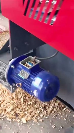 the process of chopping wood logs for many useful purposes #shorts