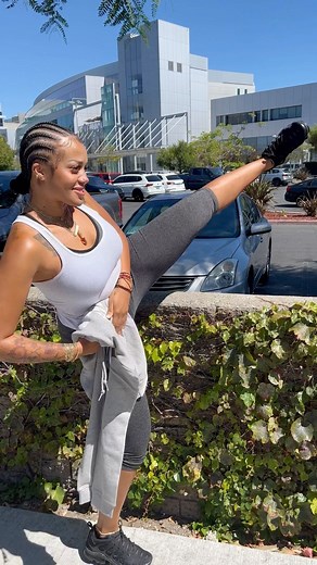 Big E on Instagram: "An instruction video no one asked for ☺️🤌🏽😂"