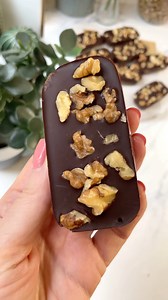 60K views · 2.7K reactions | With only 6 ingredients these easy fig bars are a great prep ahead snack. No baking either so super quick! Combine dried figs with walnuts, oats, seeds and almond butter to make a really filling and nutritious bar. Top with a little dark chocolate for extra indulgence. Full recipe and nutritional information is on www.helenridgeway.com #driedfigs #figbars #nobake #easysnacks #vegantreats #vegansuk ✅ Save to try | Helen Ridgeway Nutrition | Facebook