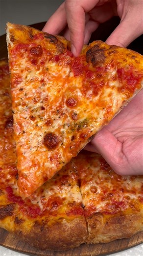 Pizz of Art or Pizzo Fart? #pizza #food #asmr #mukbang #recipe