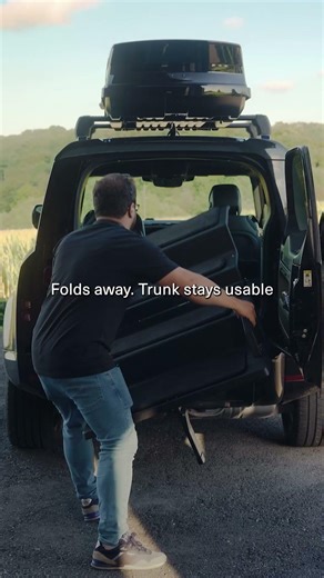 Land Rover Defender: Dog & Drive install (steps + crate) in minutes #LandRoverDefender #Defender