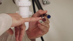 Delta Eldridge Single Handle Pull Down Sprayer Kitchen Faucet in Stainless 19842-SS-DST