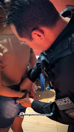 Mais uma realidade que temos encontrado nas ações de combate ao crim&: mulheres que, infelizmente, têm trilhado o caminho da criminalidad&. A exemplo da prisão realizada na operação de hoje, quando uma mãe de dois filhos foi presa por atuar no tráfic0 de entorpecent&s. Uma situação que mostra como o crim& também tem alcançado e impactado o ambiente familiar. #SegurançaPública #PolíciaCivil #Combateaocrime