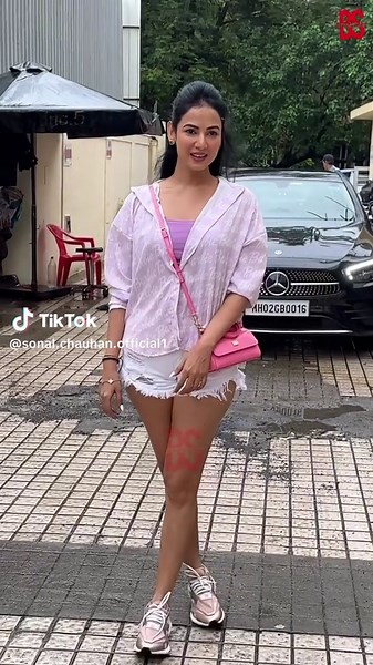 sonal.chauhan.official1 (@sonal.chauhan.official1)’s videos with original sound - sonal.chauhan.official1