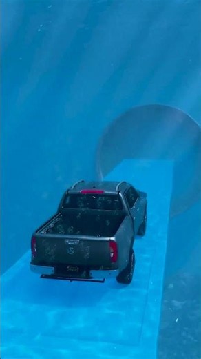 OLD AND NEW PICKUP TRUCKS ON AN UNDERWATER OBSTACLE COURSE | GTA 5 MODS