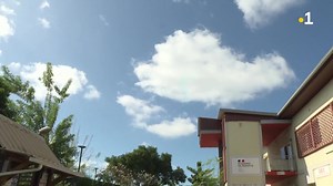 Mayotte et l’interdiction de l’abaya à l’école. Et vous, quel est votre avis ? #abaya | Mayotte la 1ère