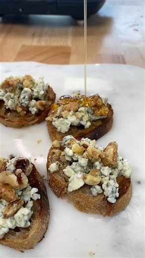 AMISH MADE BLUE CHEESE | Kingston Creamery