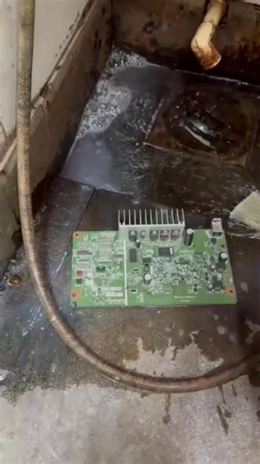 Aps Printer on Instagram: "Epson L1800 L1300L8050 L18050 L3210 L8100 PCB logic Card Service full washing Red light error #epson #service #videoviralシ"