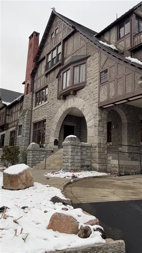 The magic of our historic Glover Mansion. ✨ 1888 Mansion house located in Spokane, Washington! #fyp #historicweddingvenue #weddingtiktok #weddingvenue #spokanewashington
