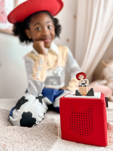 There’s a new toy in Andy’s collection, Jessi! A talented yodeler and member of Woody’s Roundup, this @Disney & Pixar Toy Story: Jessie Tonie features both the stories of Toy Story 3 & 4, as well as some of Jessie’s iconic songs. Check out the entire collection of Toy Story Tonies now: https://tonies.fun/3vk5wGr #Toniebox #Disney #ToyStory ©Disney/Pixar | tonies