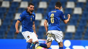 Italy 2-0 Poland: Azzurri brush aside ten-man Poles | UEFA Nations League 2021