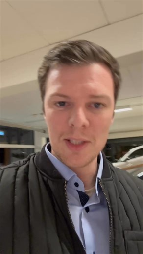 Thomas er klar, butikken er klar, team Lindholm er klar! 🎉 I morgen kl. 10 går det løs! Kig forbi 👋🏼 OBS! Til alle cyklister og MTB-folk. Der er en lille ændring i forbindelse med vores Lindholm Løb på søndag. I stedet for to MTB-ruter bliver der én. Men én hvor de fleste kan være med. Gravel-egnet. Og landevejsruten er desværre ikke en mulighed. Så. Én MTB-rute på søndag 🚴🏼 | Lindholm Biler