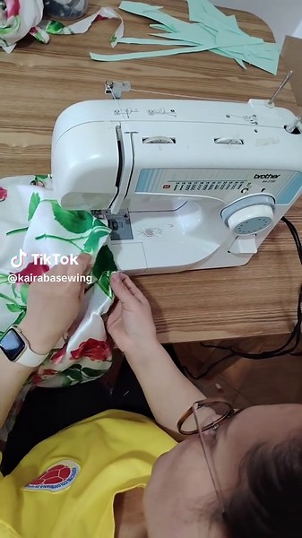 🪡 Today I'm teaching a one-on-one sewing class. 👗✨ sewing class, one-on-one sewing lesson, learn to sew, sewing teacher, sewing for beginners #sewingclass #learntosew #sewingteacher #sewingforbeginners #oneononelessons
