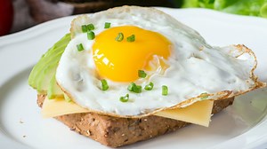 11K views · 92 reactions | This Simple Trick Will Give You Perfect Sunny-Side Up Eggs | Mashed | Facebook