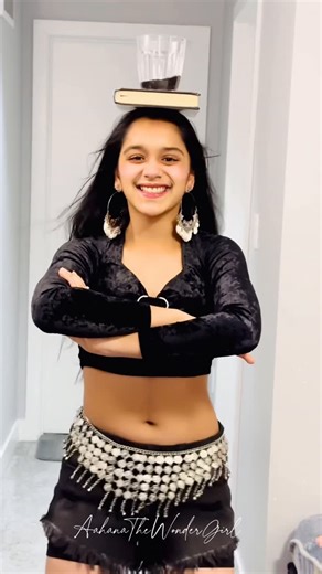 AahanaTheWonderGirl d/o Sonal Varshney on Instagram: "𝐎𝐌𝐆🔥 𝐁𝐚𝐥𝐚𝐧𝐜𝐢𝐧𝐠 𝐖𝐢𝐭𝐡 𝐁𝐞𝐥𝐥𝐲 𝐃𝐚𝐧𝐜𝐢𝐧𝐠🤩🔥 • • #fusionbelly #bellydancer #trendingreels #talwiinder #reelsinstagram #reeloninstagrm #aahanathewondergirl 🔥✨ [I tried My Best, I hope you loved watching my efforts in this video]🥰🔥"