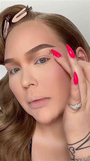 Using Stickers as Makeup Stencils｜NikkieTutorials