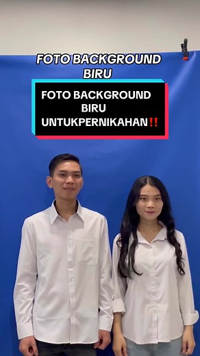 Perbedaan Latar Biru dan Merah dalam Foto Pernikahan