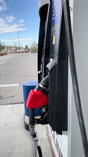 How dirty is a gas pump? #phonesoap #experiment #bacteria