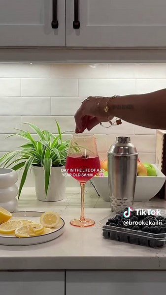 Day in the Life of a 26-Year-Old SAHM