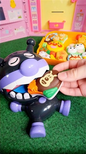 バイキンマンにアンパンマンのお弁当を食べさせてあげるよ！食べた後ははみがきしよう！ #アンパンマン #おもちゃ #バイキンマン #ごっこ遊び