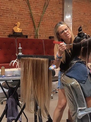 If you’re a licensed hair extension artist, this is for you. Hair Butler™ is a patented workstation tool designed to keep your extension installs clean, organized, and efficient behind the chair. No more tangled wefts. No more digging for tools. No more chaos during installs. Designed for licensed hair extension professionals 🤍 Clean installs. Better flow. Less chaos. It’s built specifically for professionals who care about flow, speed, and client experience. #hairextensionstylist #licensedprof