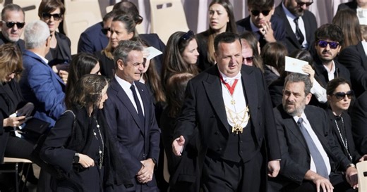 Στην κηδεία του Πάπα Φραγκίσκου ο Κυριάκος Μητσοτάκης με τη σύζυγό του Μαρέβα