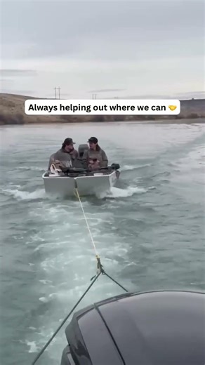 Never leaving anyone stranded. Excel Boats always looking out. 🤝\n📹: @zach.rutledge_\n\n#ExcelBoats #