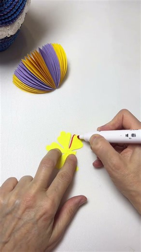 Easy paper flowers 🌺 #diycraft #papercraft #handmade #origami #paperflower #craftideas #paperdiy