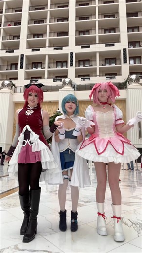 Madoka magica cosplay group!! @ava 🫐 @⟡ bri 🔜 cpあc #madokamagica #cosplay #kyokosakura #madoka #sayaka