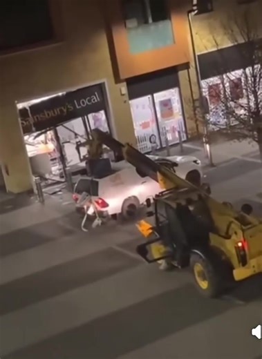 Well orchestrated successful robbery in London. What if after all this the cash in the ATM is just left with few pounds? | The Movements