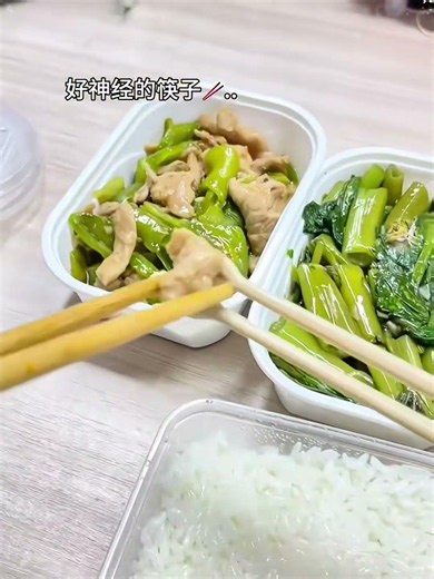 Silent... begging all the time #Try something new #Hand chopsticks #Weird toys #Strange but cute