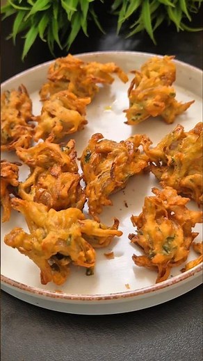 Crispy Onion Pakora Recipe | Perfect Monsoon Snack | Easy Onion Fritters #shorts #youtubeshorts