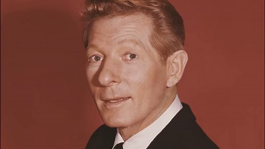 Heute wäre der 113. Geburtstag des US-amerikanischen Schauspielers † Danny Kaye (eigentlich Daniel David Kaminsky). Geboren am 18. Januar 1911 in Brooklyn, New York City und gestorben am 3. März 1987 in Los Angeles, Kalifornien. Danny Kaye ist der Sohn eines russisch-jüdischen Immigranten, eines Schneiders, den ein Leben lang die Armut plagt. Zwar besucht Daniel David Kaminsky die Jefferson High School, doch der Bankrott des Vaters macht ein Studium unmöglich. Danny Kaye versucht sich in allen m