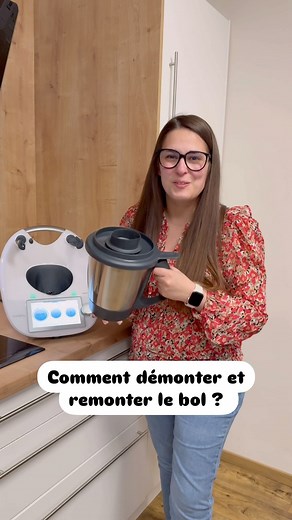 💚 Comment démonter et remonter facilement le bol de ton tm6/5 ? Tu veux bien nettoyer ton bol ou le passer au lave-vaisselle ? Voici comment le démonter facilement. N’oublie pas qu’il faut que ton bol soit totalement sec avant de le remettre sur le Thermomix 😜 Partage cette vidéo 💚 & abonne toi pour plus d’astuces #Thermomix #ThermomixTM6 #AstuceThermomix #CuisineFacile #EntretienThermomix #MomixByAmandine #Thermomixeuse #NettoyageFacile #ConseilDuJour #TeamThermomix | Momix by Amandine - Pag
