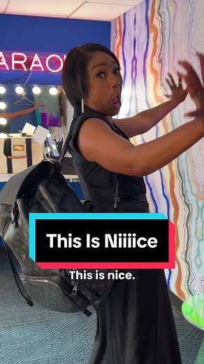 Exploring Kelly's NYC Green Rooms with Tiffany Haddish