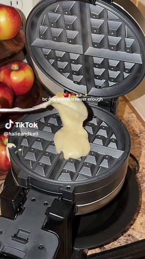 this waffle maker makes two waffles at a time! @QVC, Inc #QVCLoyaltyProgram #waffles #breakfast #falldealsforyou #wafflemaker
