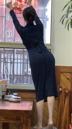 65K views · 3K reactions | This is the custom of celebrating the Spring Festival in China #lady#women#beauty#beautiful#pretty#grace#elegant#sexy#Chinese#Asian#girl#restaurant#eating#cooking#singing#fine#good | Chinese girl | Facebook