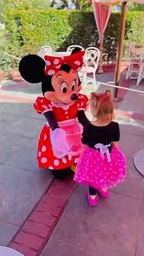 THE ULTIMATE DISNEYLAND ADVENTURE! 👑 Meeting Minnie Mouse & Getting Autographs! ✨ ¡Nuestra Visita