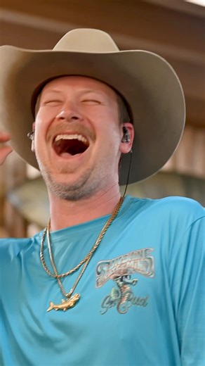 Electric first weekend of Spring Break at the Surf Post⚡️