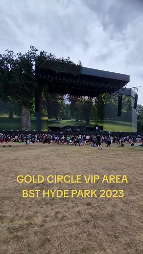GOLD CIRCLE VIP AREA BST HYDE PARK @Guns N’ Roses @thefoxies @BST Hyde Park #bsthydepark #larkinpoe #thefoxies #americanexpress #nashville #gunsandroses🎧🎸🎶 #livemusictiktok #london #dadsoftiktok #thedarkness