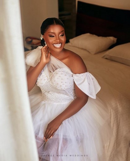 You deserve the best 😊😊 Luxury robes that whisper beauty Buy or rent our bridal robes for your squad today.. Available for purchase and Rent, pickup at the store. Chat ✅ Call us ✅ 08136542101. Walk in ✅ Avenue plaza opposite nostalgia junction lokoja kogi state.. | Oma's Bridals