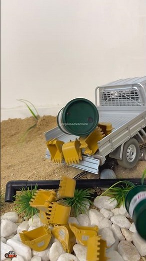 Picking Up Excavator Buckets | Toyota LC70 MN82 from Land Cruiser SG1406 #rc #rccar #viral #foryou