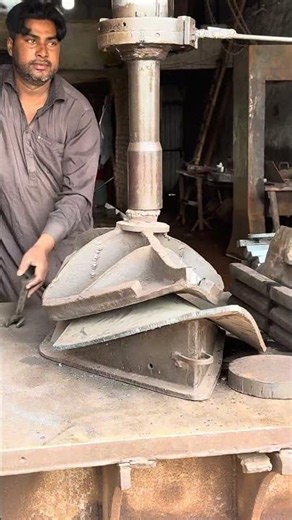 Agricultural Chaser Machine Wing Bending Using Hydraulic Press #chaser #hydraulicpress